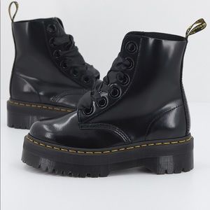 Dr. Martens Molly 6-eye Buttero